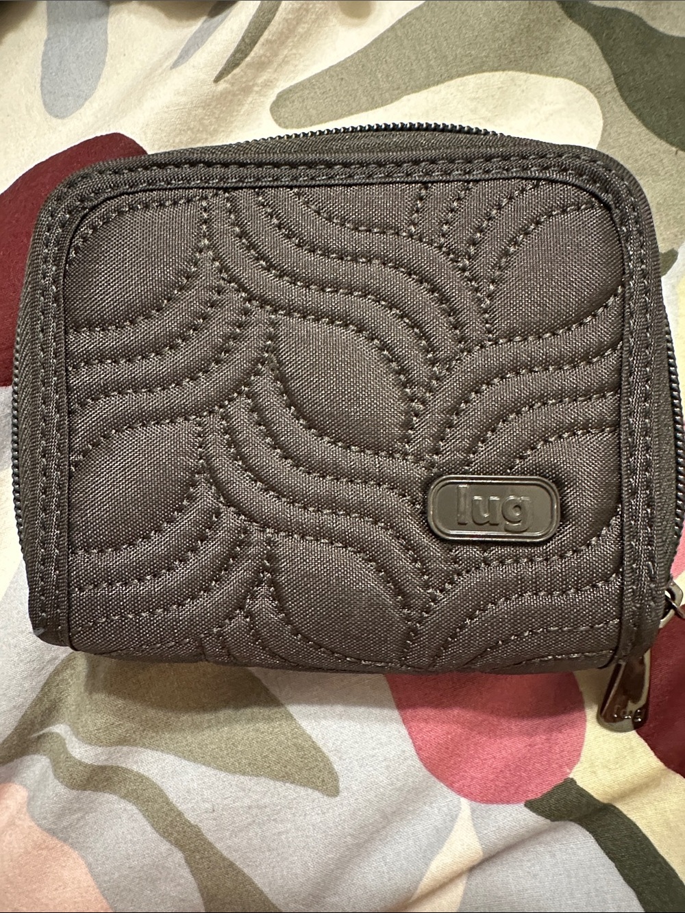 Lug splits Quilted Compact Wallet in Grey